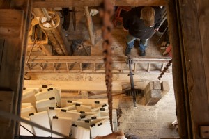 Ready to lower down the ironwork